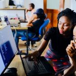 Evoluer dans sa carrière grâce à une formation en informatique