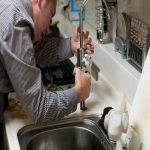 sanitaires contactez un plombier